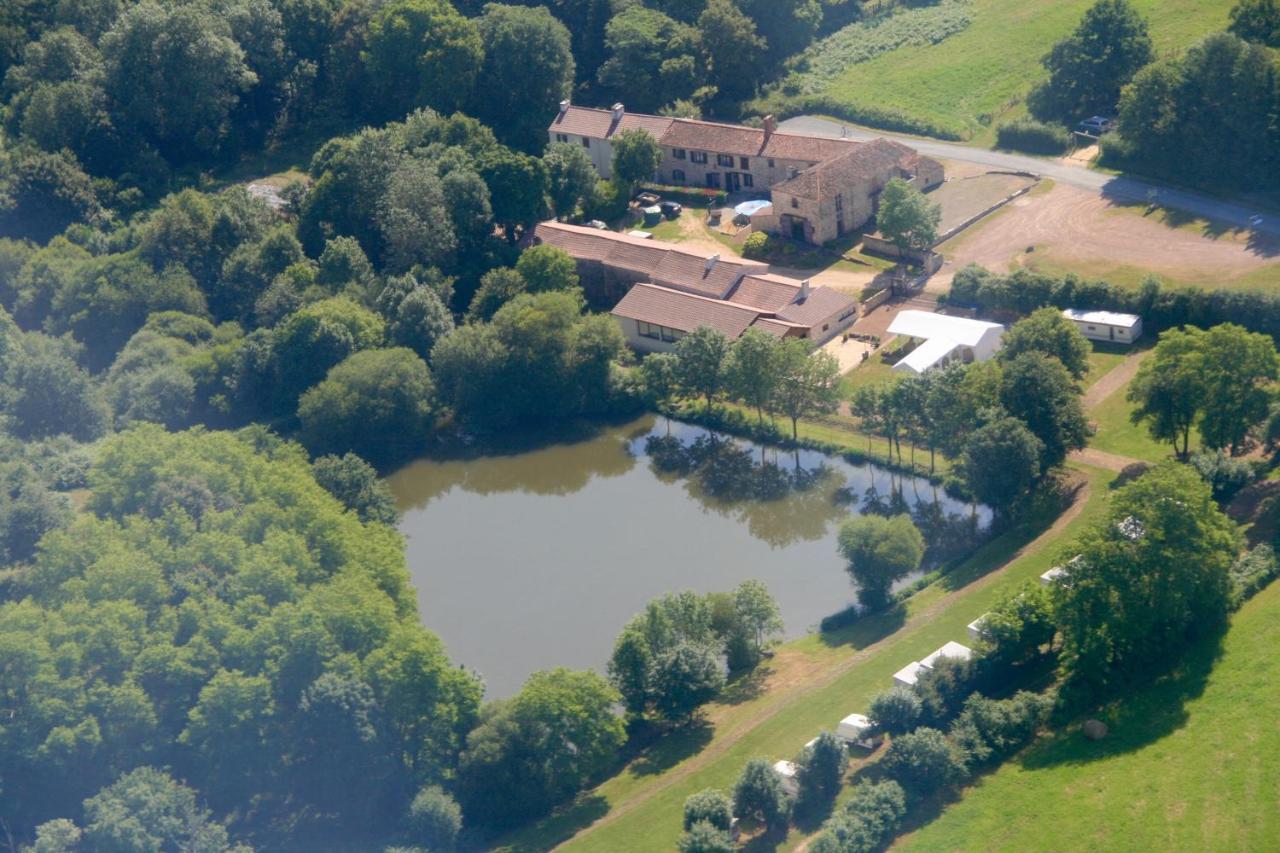 Logis De L'Aubonniere Hotel Chaille-sous-les-Ormeaux Luaran gambar